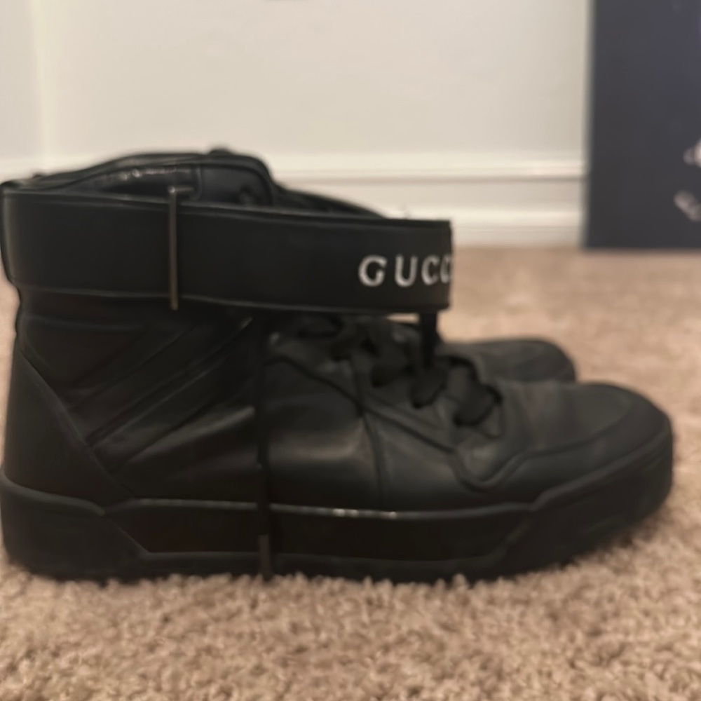 Black high top  Gucci sneakers